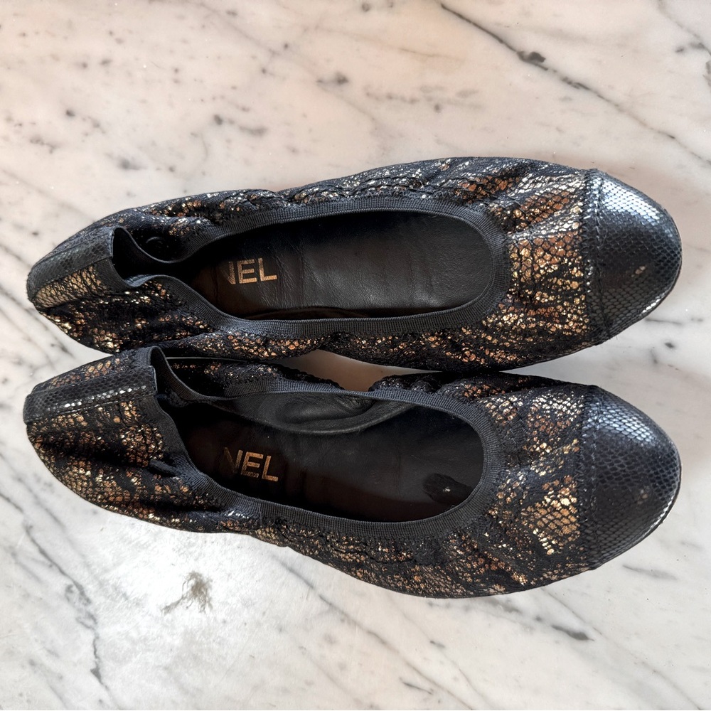 Chanel - ballet flats.